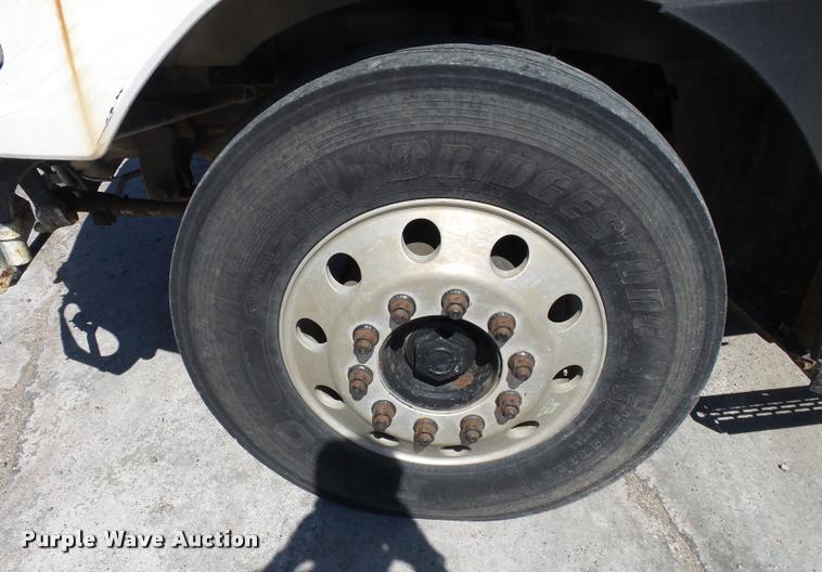 image for item K1099 2000 Mack CH613 tender truck