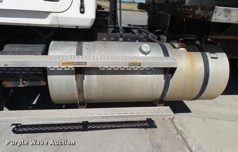 image for item K1099 2000 Mack CH613 tender truck