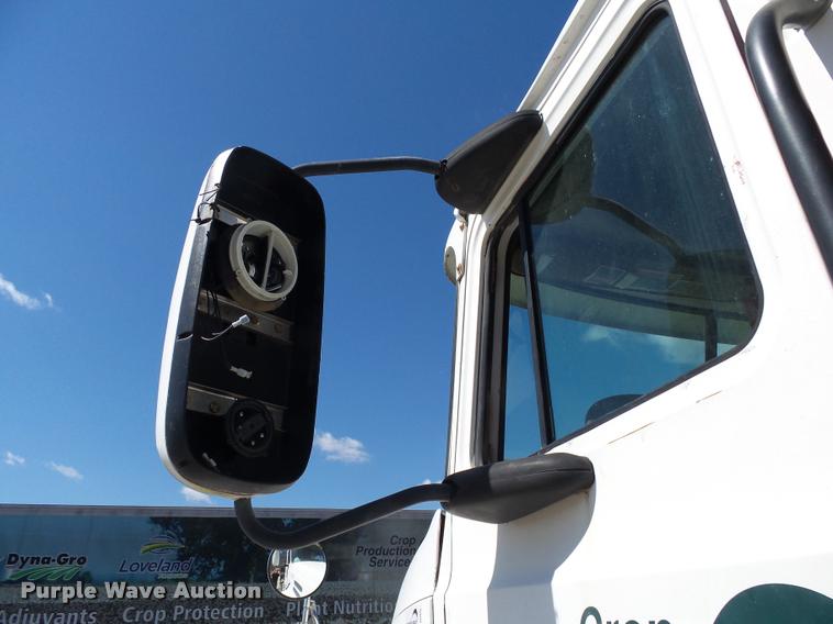 image for item K1099 2000 Mack CH613 tender truck