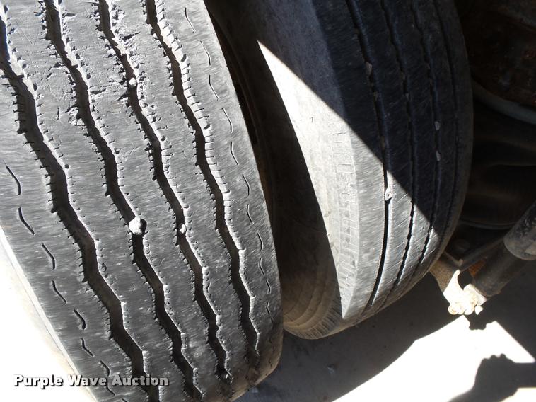 image for item K1099 2000 Mack CH613 tender truck