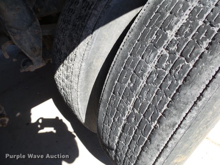 image for item K1099 2000 Mack CH613 tender truck