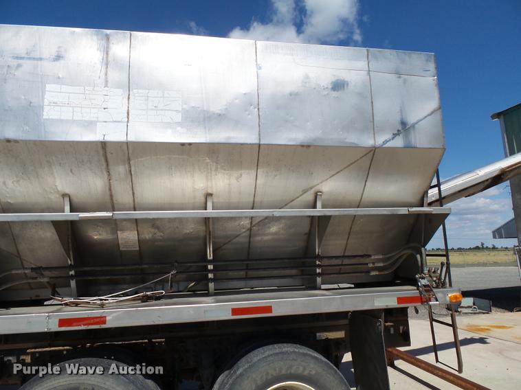 image for item K1099 2000 Mack CH613 tender truck