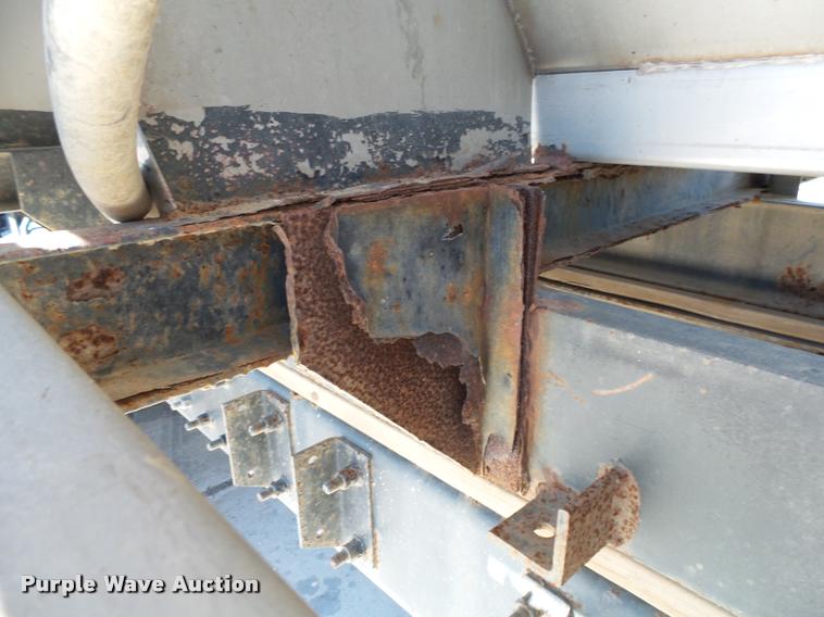 image for item K1099 2000 Mack CH613 tender truck