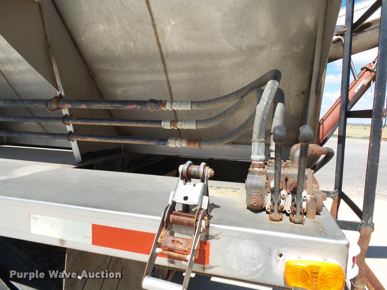 image for item K1099 2000 Mack CH613 tender truck