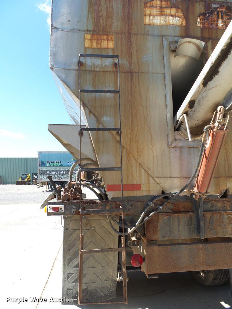 image for item K1099 2000 Mack CH613 tender truck