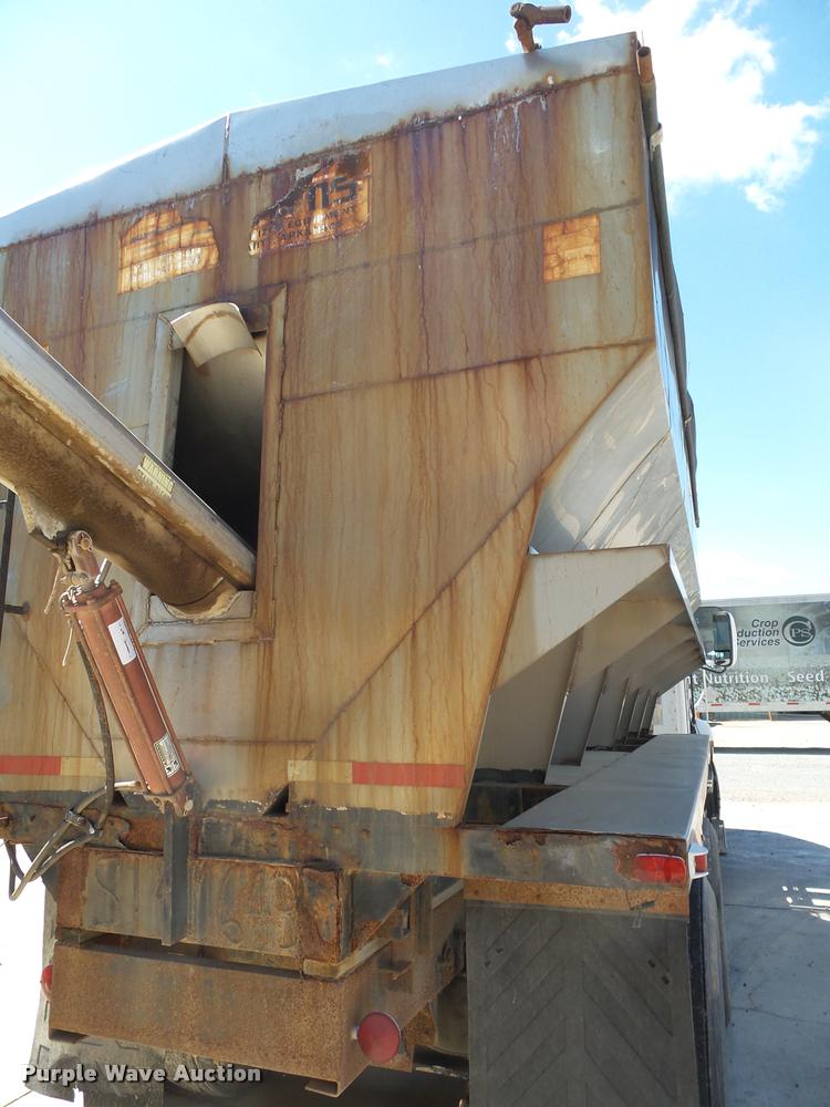 image for item K1099 2000 Mack CH613 tender truck