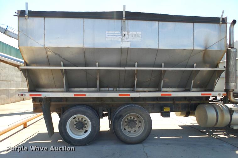 image for item K1099 2000 Mack CH613 tender truck