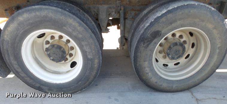 image for item K1099 2000 Mack CH613 tender truck