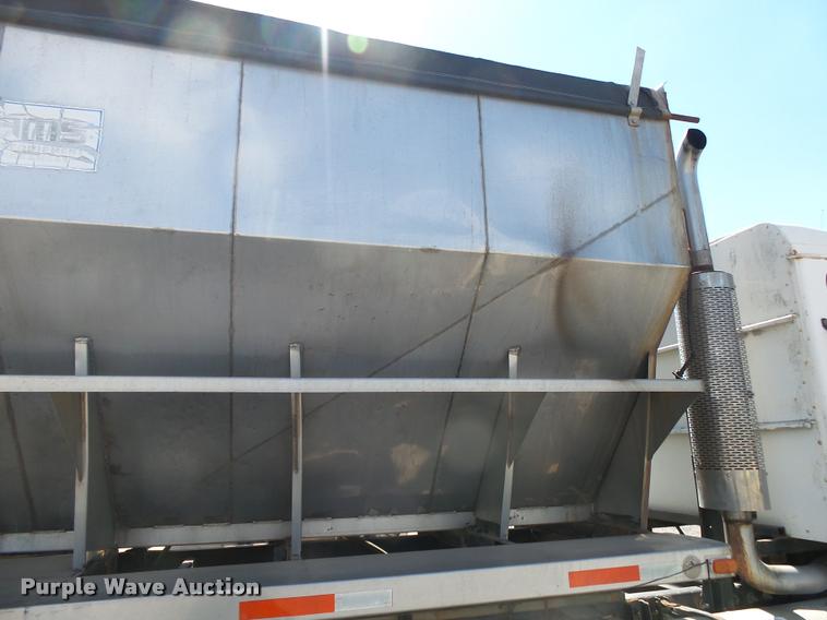 image for item K1099 2000 Mack CH613 tender truck