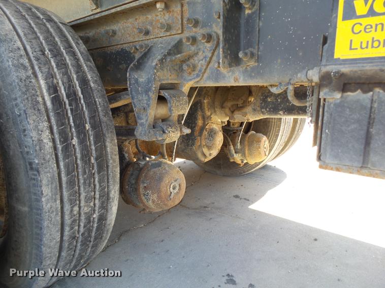 image for item K1099 2000 Mack CH613 tender truck