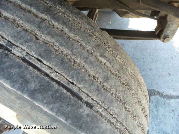 image for item K1099 2000 Mack CH613 tender truck