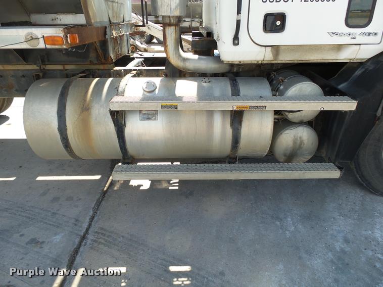 image for item K1099 2000 Mack CH613 tender truck