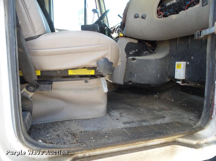 image for item K1099 2000 Mack CH613 tender truck