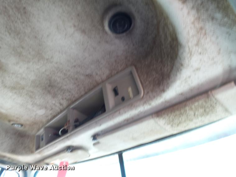 image for item K1099 2000 Mack CH613 tender truck