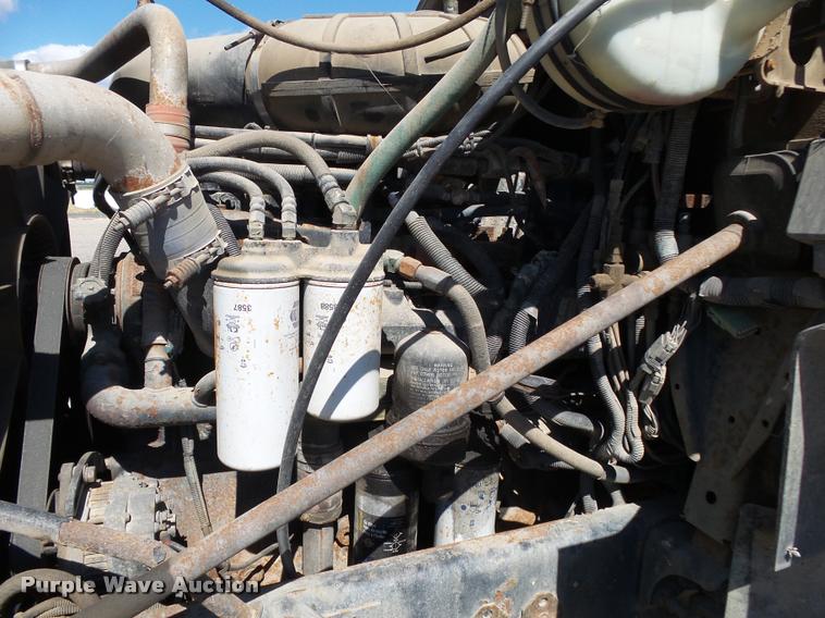 image for item K1099 2000 Mack CH613 tender truck