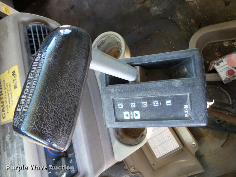 image for item K1099 2000 Mack CH613 tender truck