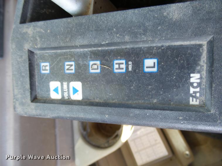 image for item K1099 2000 Mack CH613 tender truck