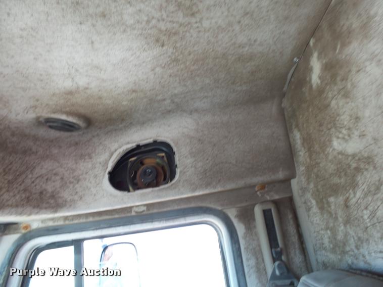 image for item K1099 2000 Mack CH613 tender truck