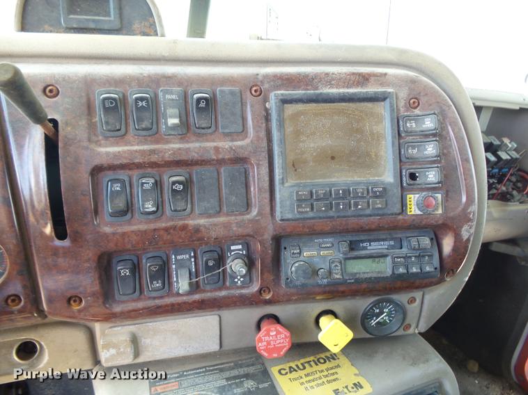 image for item K1099 2000 Mack CH613 tender truck