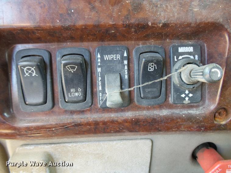 image for item K1099 2000 Mack CH613 tender truck