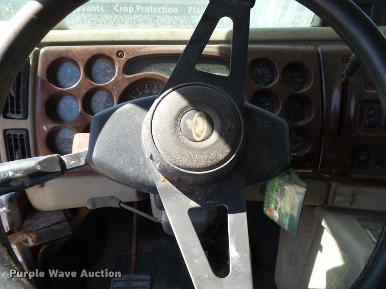 image for item K1099 2000 Mack CH613 tender truck