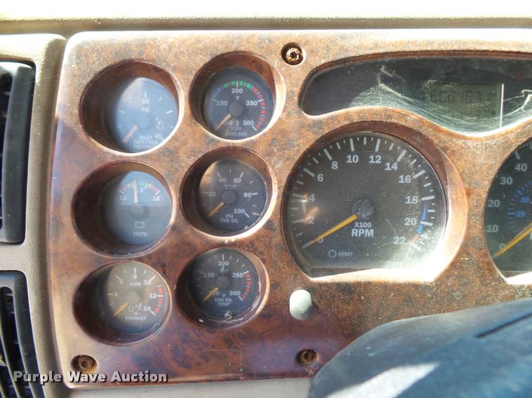 image for item K1099 2000 Mack CH613 tender truck