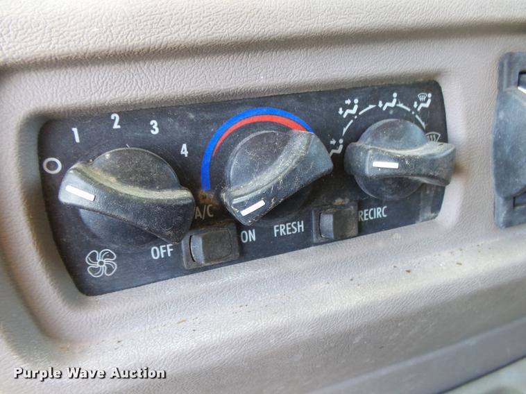 image for item K1099 2000 Mack CH613 tender truck