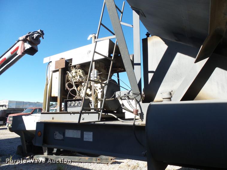 image for item K1105 2000 Adams tender trailer