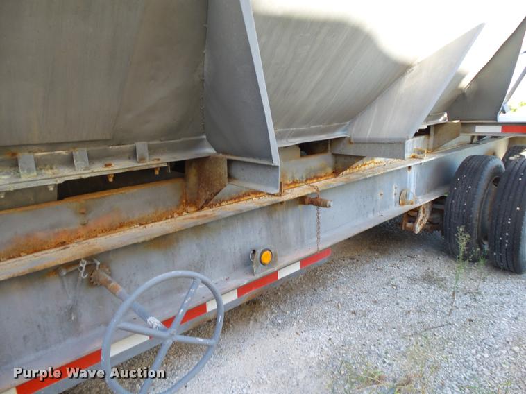 image for item K1105 2000 Adams tender trailer