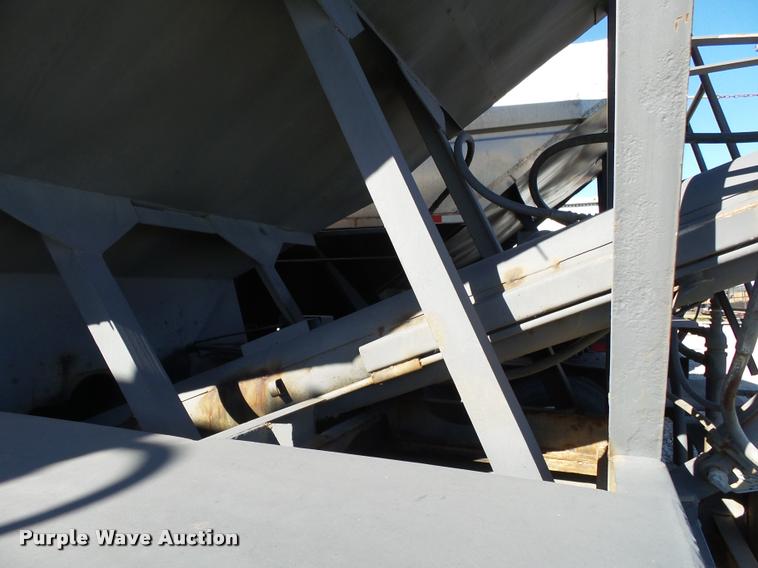 image for item K1105 2000 Adams tender trailer