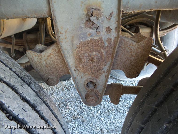 image for item K1107 1990 Chamberlin JDWH-100 double hopper grain trailer