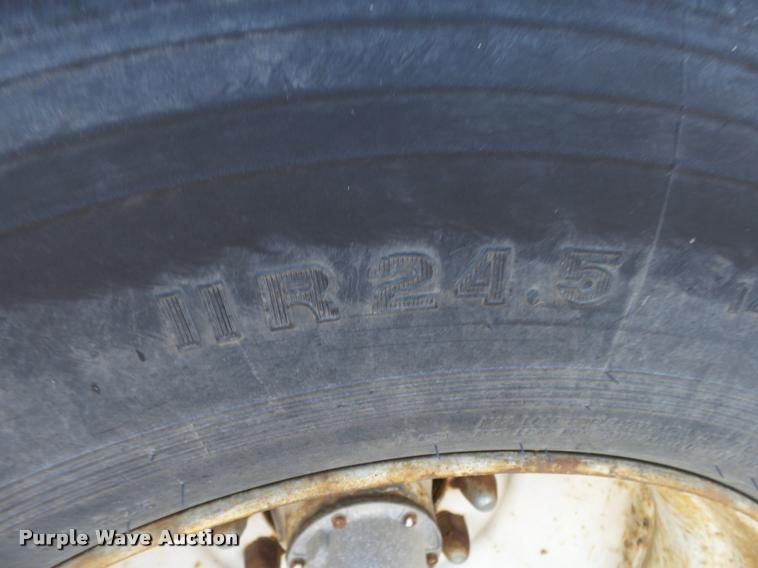 image for item K1107 1990 Chamberlin JDWH-100 double hopper grain trailer