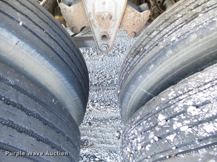 image for item K1107 1990 Chamberlin JDWH-100 double hopper grain trailer