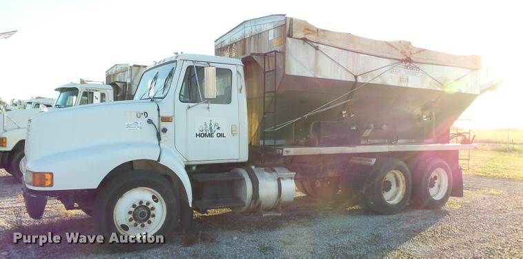 image for item K1109 1994 International 8200 tender truck
