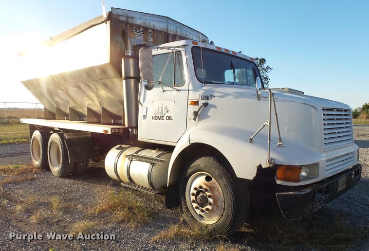 image for item K1109 1994 International 8200 tender truck