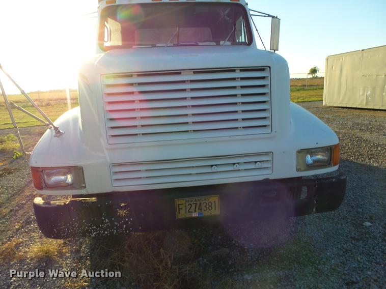 image for item K1109 1994 International 8200 tender truck