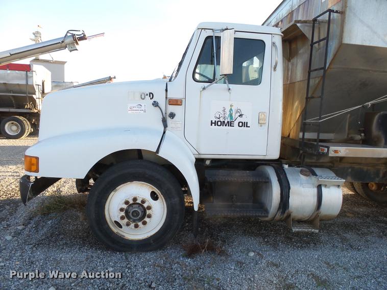 image for item K1109 1994 International 8200 tender truck