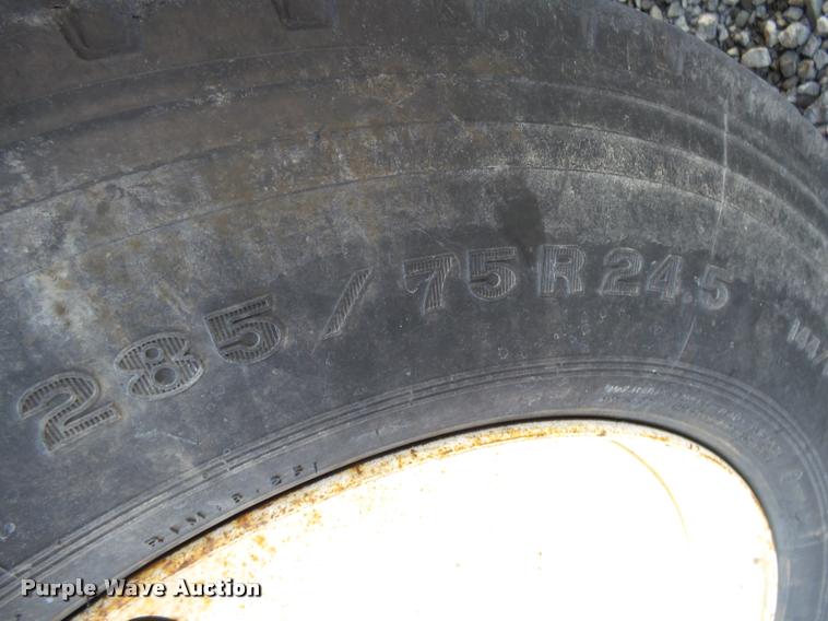 image for item K1109 1994 International 8200 tender truck