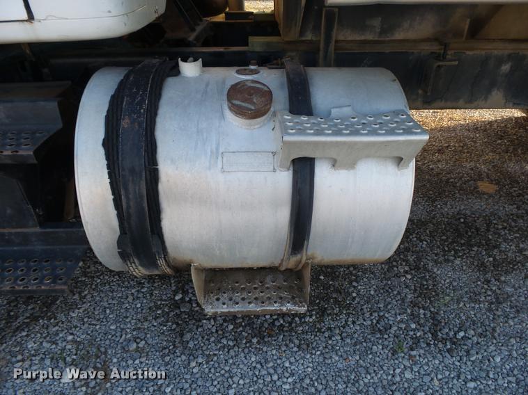 image for item K1109 1994 International 8200 tender truck