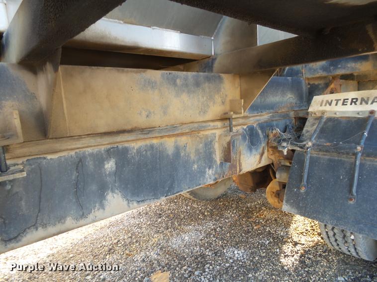 image for item K1109 1994 International 8200 tender truck