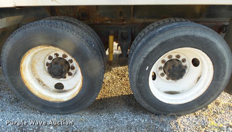 image for item K1109 1994 International 8200 tender truck