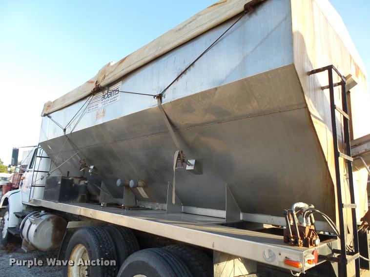 image for item K1109 1994 International 8200 tender truck