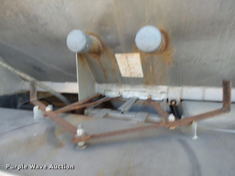 image for item K1109 1994 International 8200 tender truck