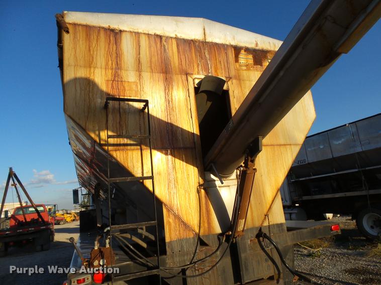 image for item K1109 1994 International 8200 tender truck