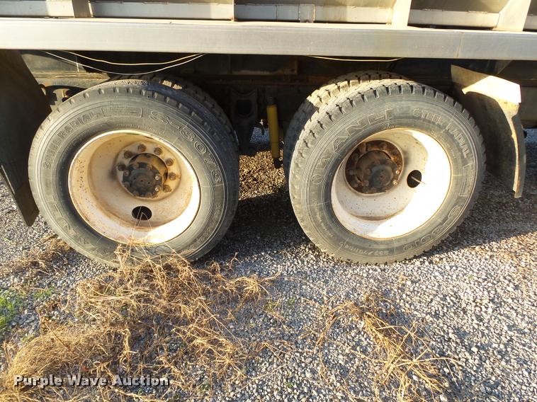 image for item K1109 1994 International 8200 tender truck