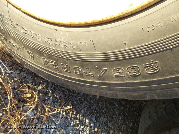 image for item K1109 1994 International 8200 tender truck