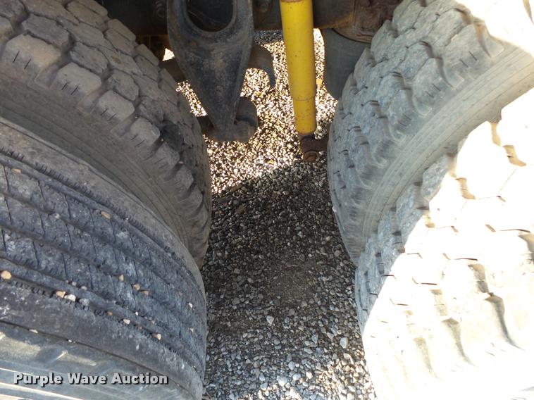 image for item K1109 1994 International 8200 tender truck