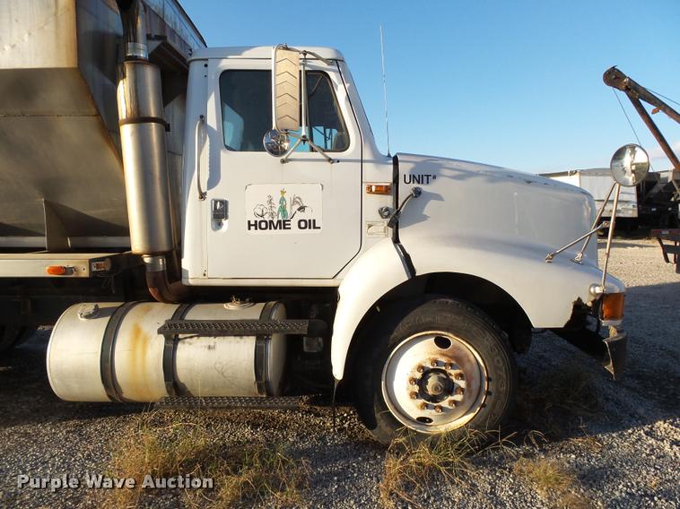 image for item K1109 1994 International 8200 tender truck