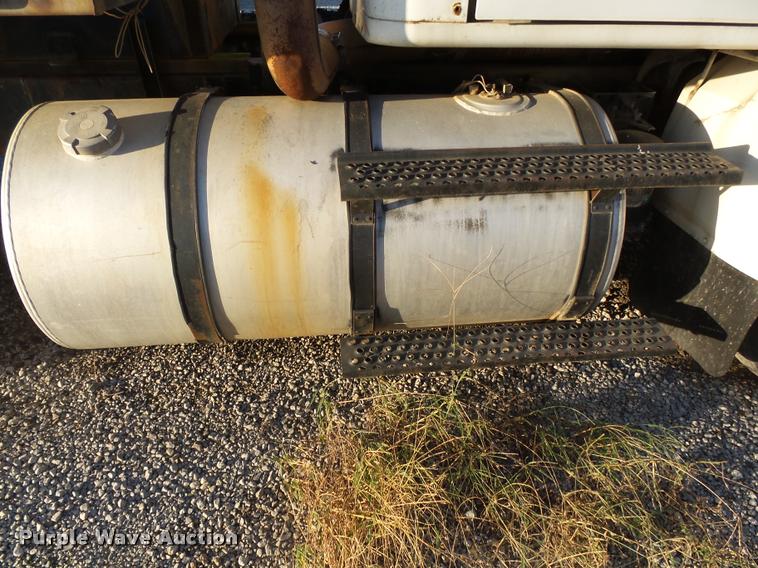 image for item K1109 1994 International 8200 tender truck