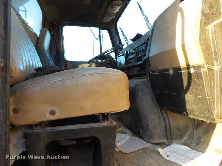 image for item K1109 1994 International 8200 tender truck